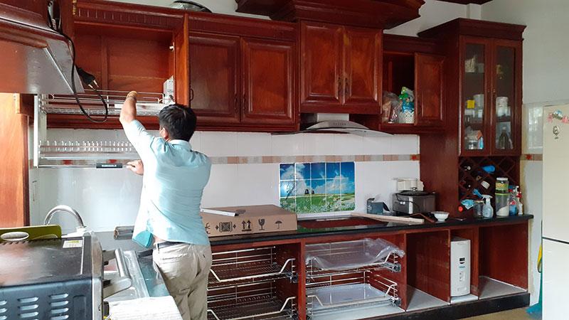 Hoàn thiện tủ bếp gỗ công nghiệp chống ẩm