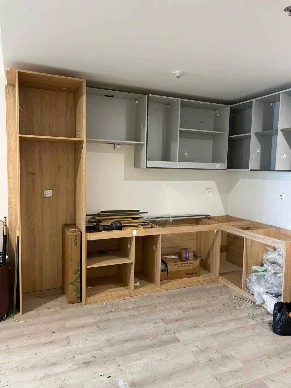 Mẫu tủ bếp gỗ tự nhiên cao cấp