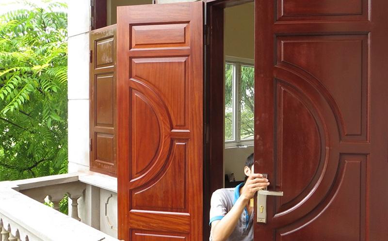 Dịch vụ sơn cửa gỗ tại nhà chuyên nghiệp - Nội Thất VNHome