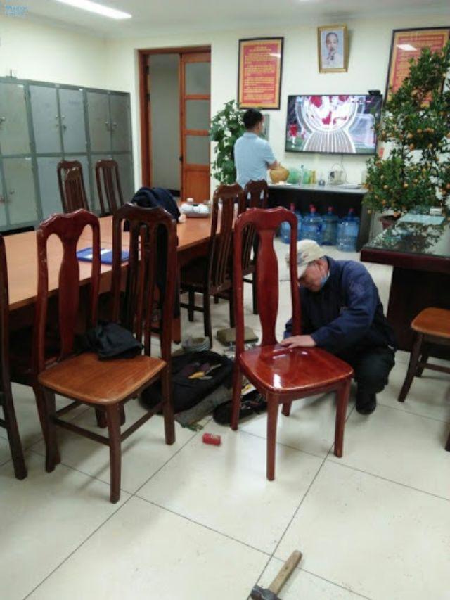 Hoàn thiện bàn ghế gỗ giao cho khách hàng