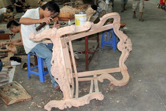 Phục hồi bề mặt sơn và kết cấu bàn ghế gỗ